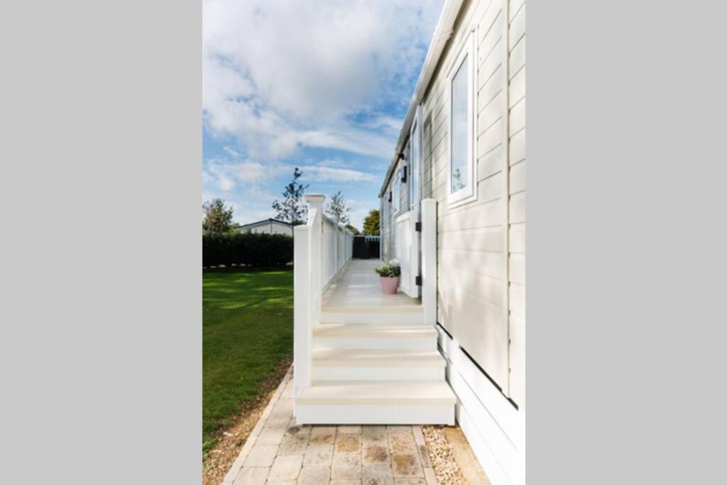 The Warren Villa South Cerney Exterior photo